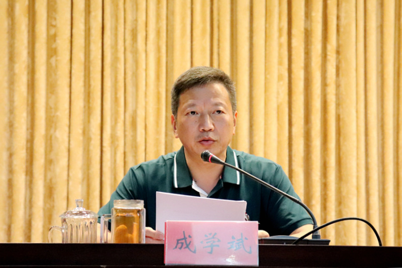 县委常委,纪委书记,县监委主任成学斌对八月份重点工作落实情况进行