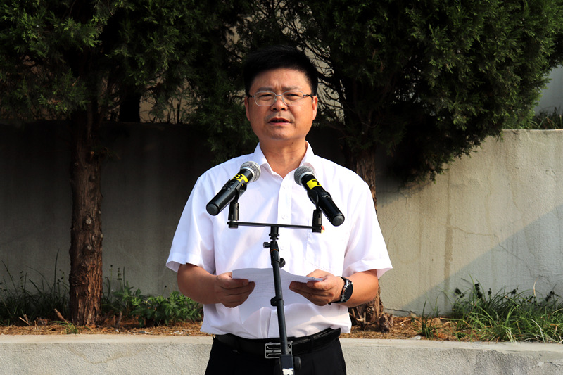 县委书记徐广友宣读祭文