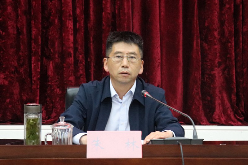 县委书记朱林主持会议并讲话县委副书记,县长候选人王俊卿讲话