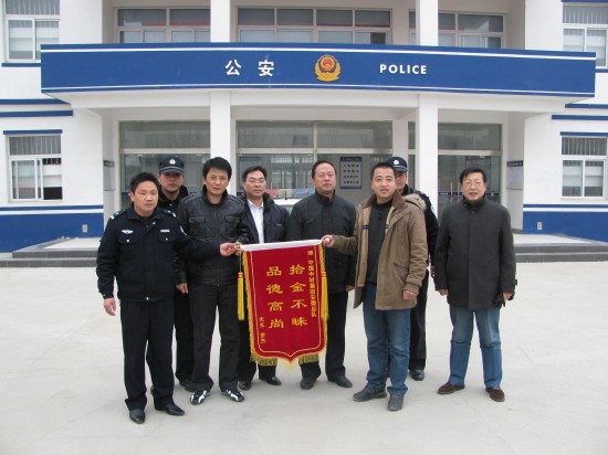 2010年1月7日晚,洪武路派出所接到一个叫丁勇的人报警,称其在府城镇东